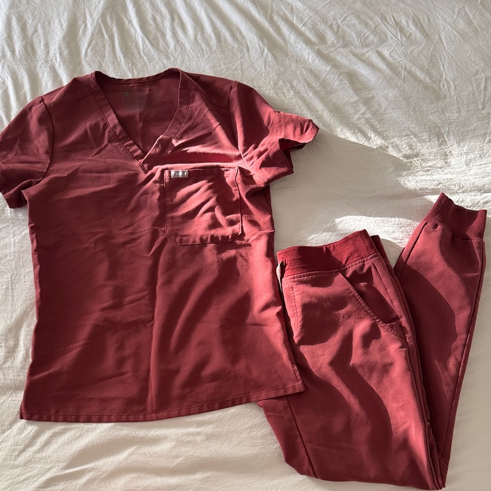 Figs Women's Cherry Scrub Set